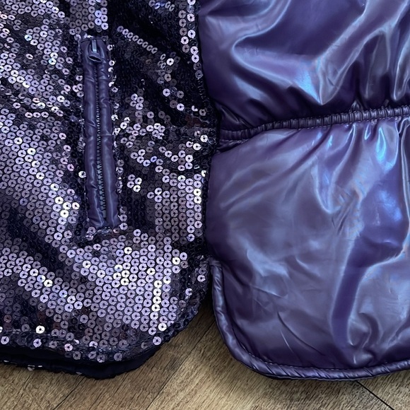 NWT JW purple sequin puffer vest with front zippered pockets. Size medium - Picture 13 of 15